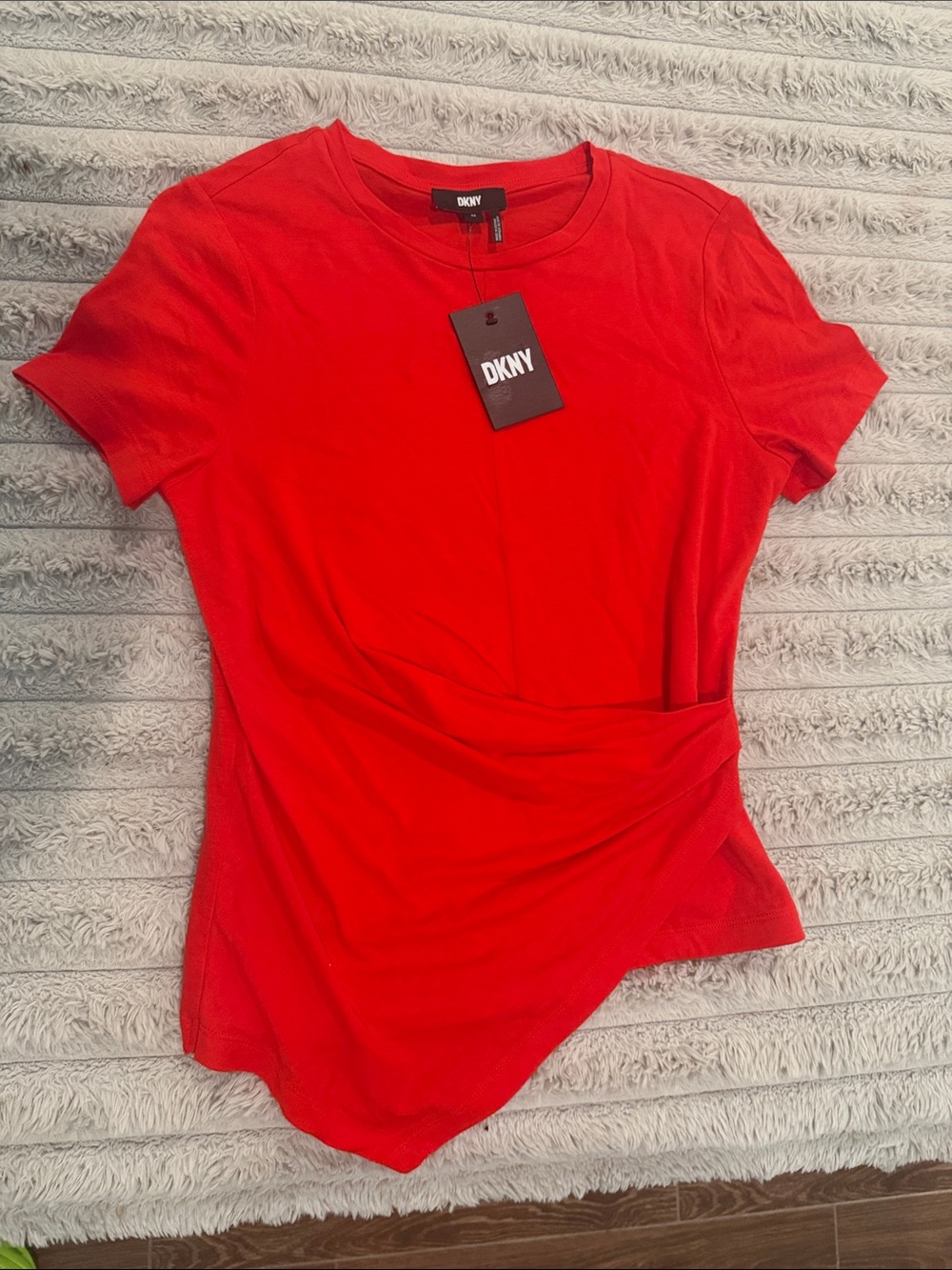 DKNY Red Short Sleeve Twist-Hem Tee